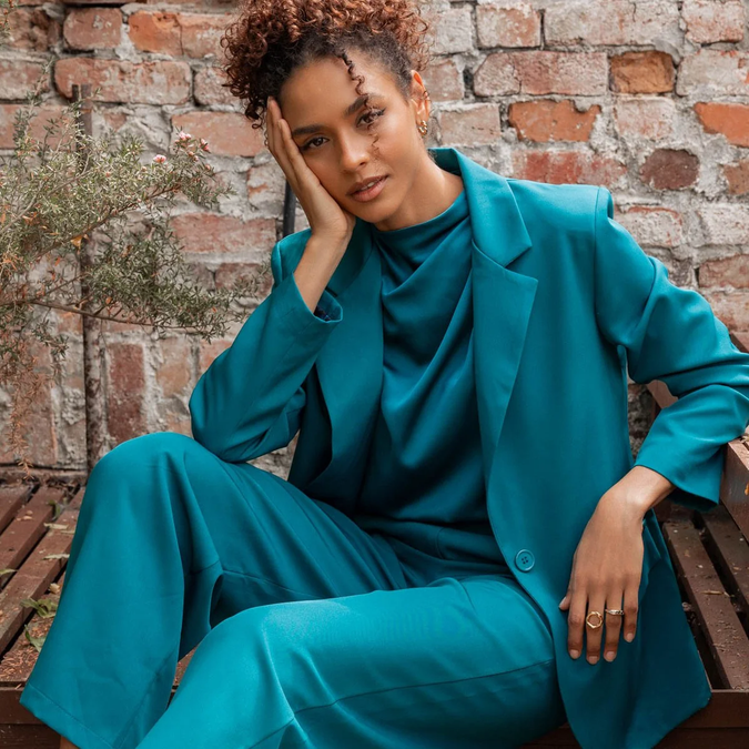ترندهای پاییز ۱۴۰۵: رنگ‌ها، لباس‌ها، کفش و اکسسوری + راهنمای ست کردن - تصویر مقاله - مد و ترند