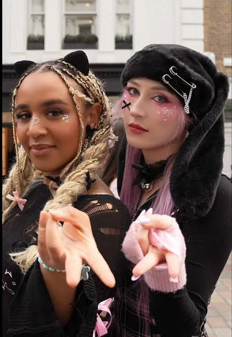 راهنمای کامل استایل گیارو: از Ganguro تا Reiwa Gyaru + راهنمای آرایش و ست کردن - تصویر ۳ - استایل و پوشاک