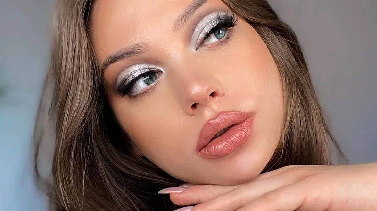 راهنمای کامل آرایش دخترانه: از نچرال روزمره تا مونوکروم مهمانی - تصویر ۳ - زیبایی و مراقبت